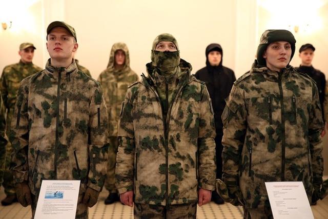 俄罗斯近卫军配发多种样式迷彩服,断口,断流,苔藓伪装