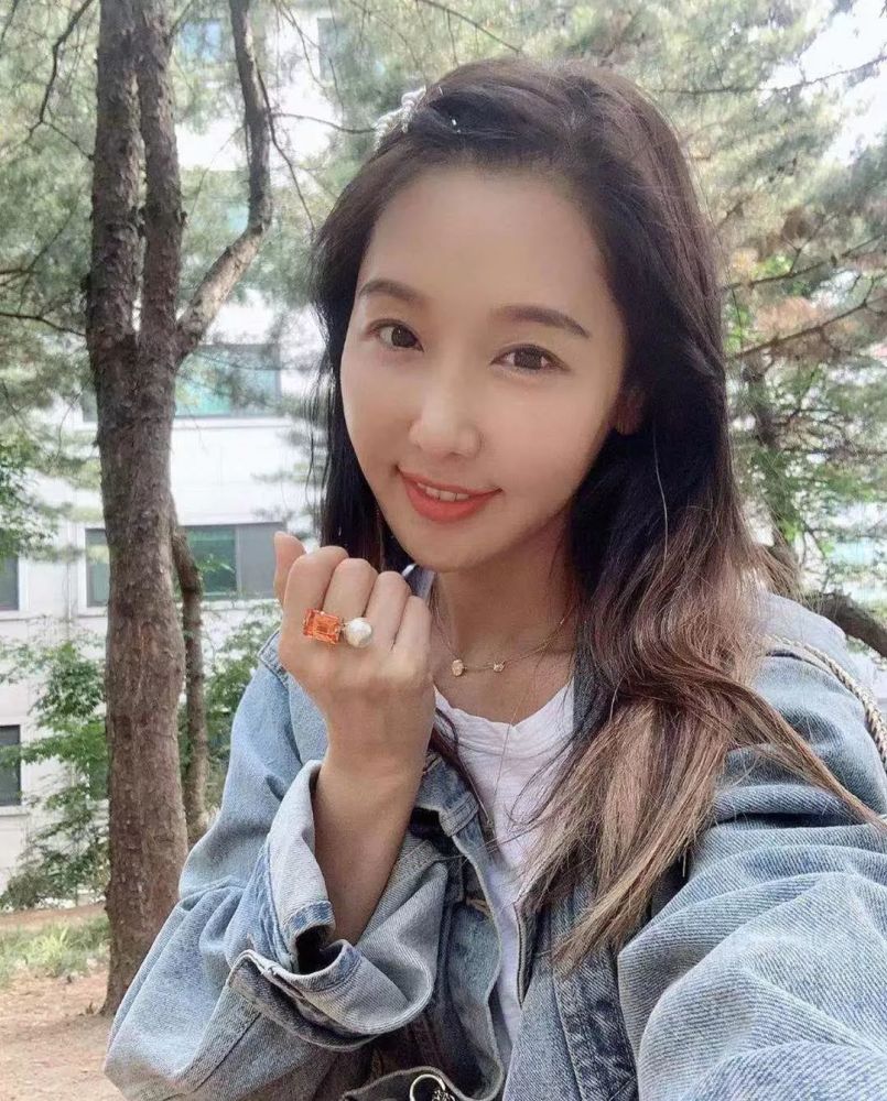 50岁牙医靠健身美到逆天,竟然比20岁女儿还性感?