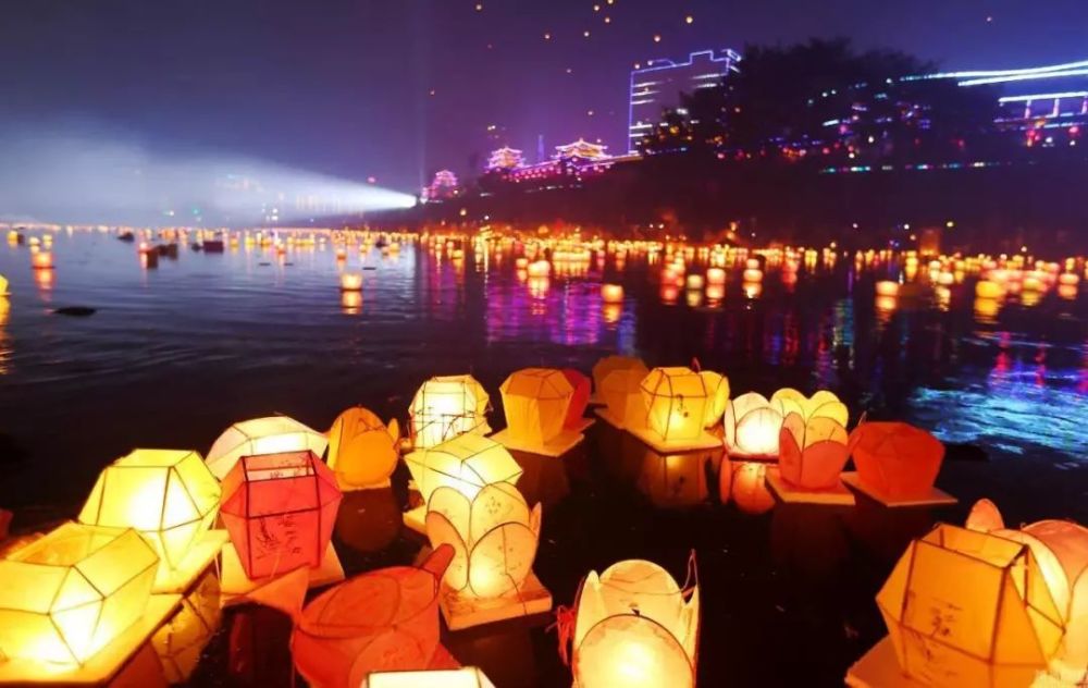 元宵节:城市虽空,万家灯火盼平安