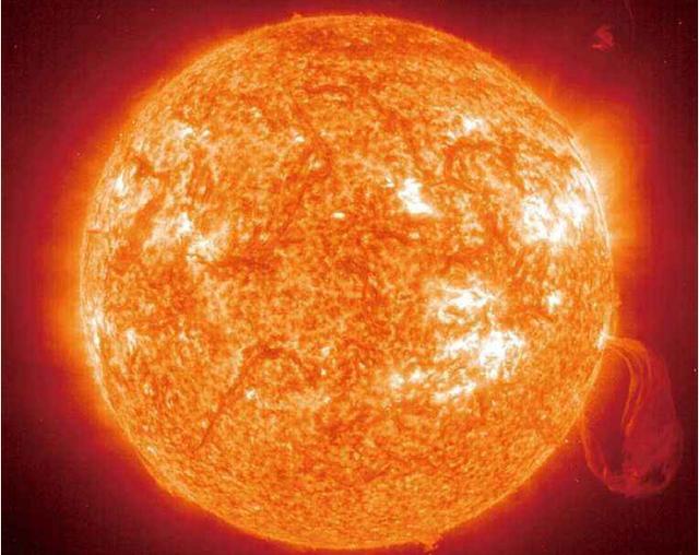 世界最强大的望远镜,捕捉到最高清的太阳图像,表面就像流动的黄金