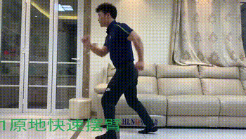 主体训练动作分解: 1,原地快速摆臂(30秒)
