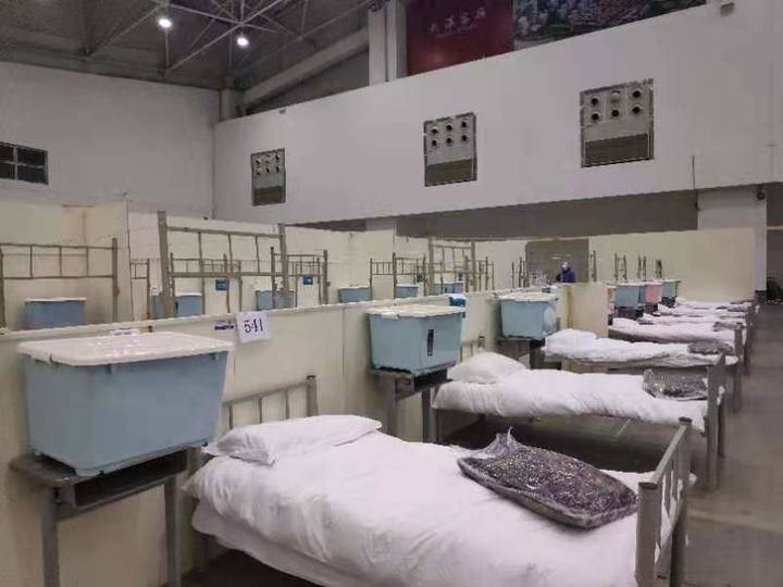 淄博第四批援助湖北医疗队员进驻武汉客厅方舱医院