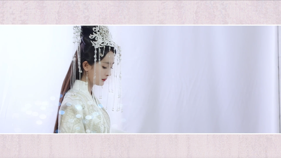 小凤九不久后也将和东华帝君成婚并且封后,她的婚服则和姑姑的全然不
