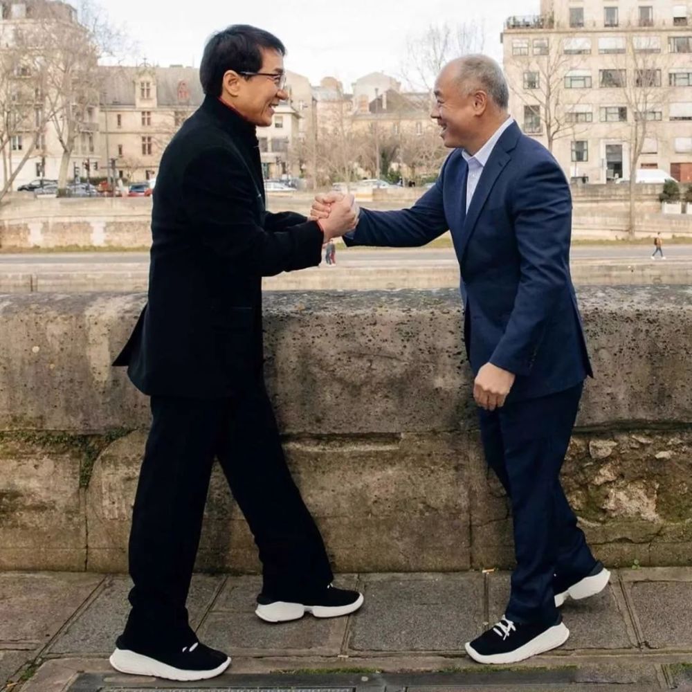 国货李宁三十而立,邀请成龙跨界参与设计