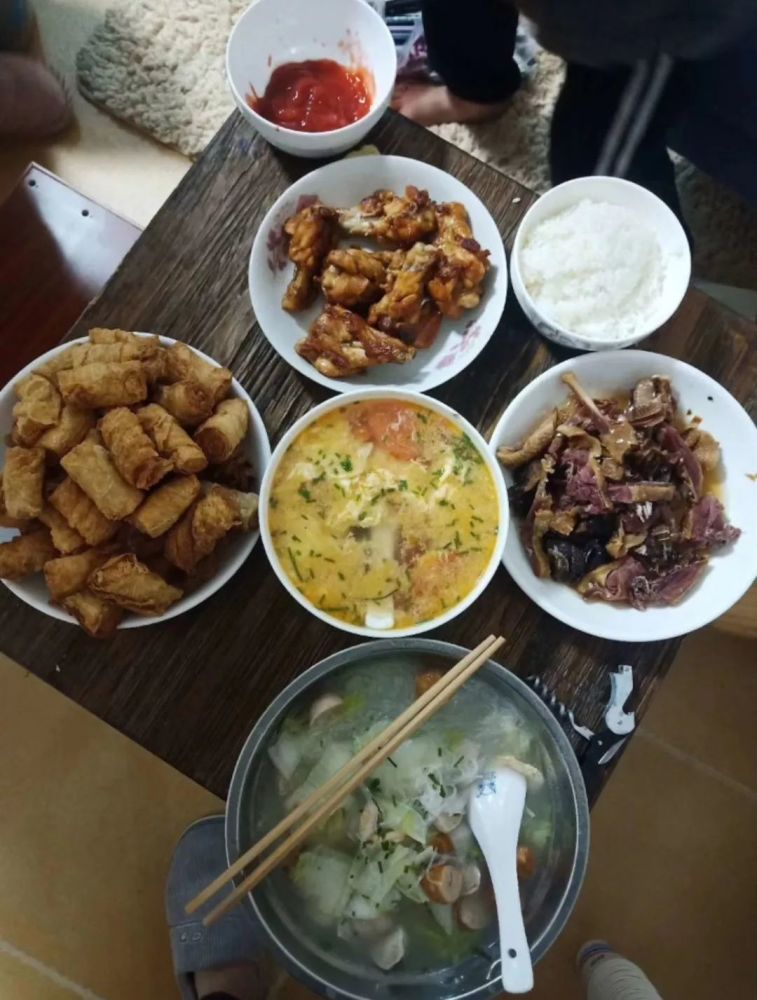 四菜一汤,顿顿有肉!背后竟是