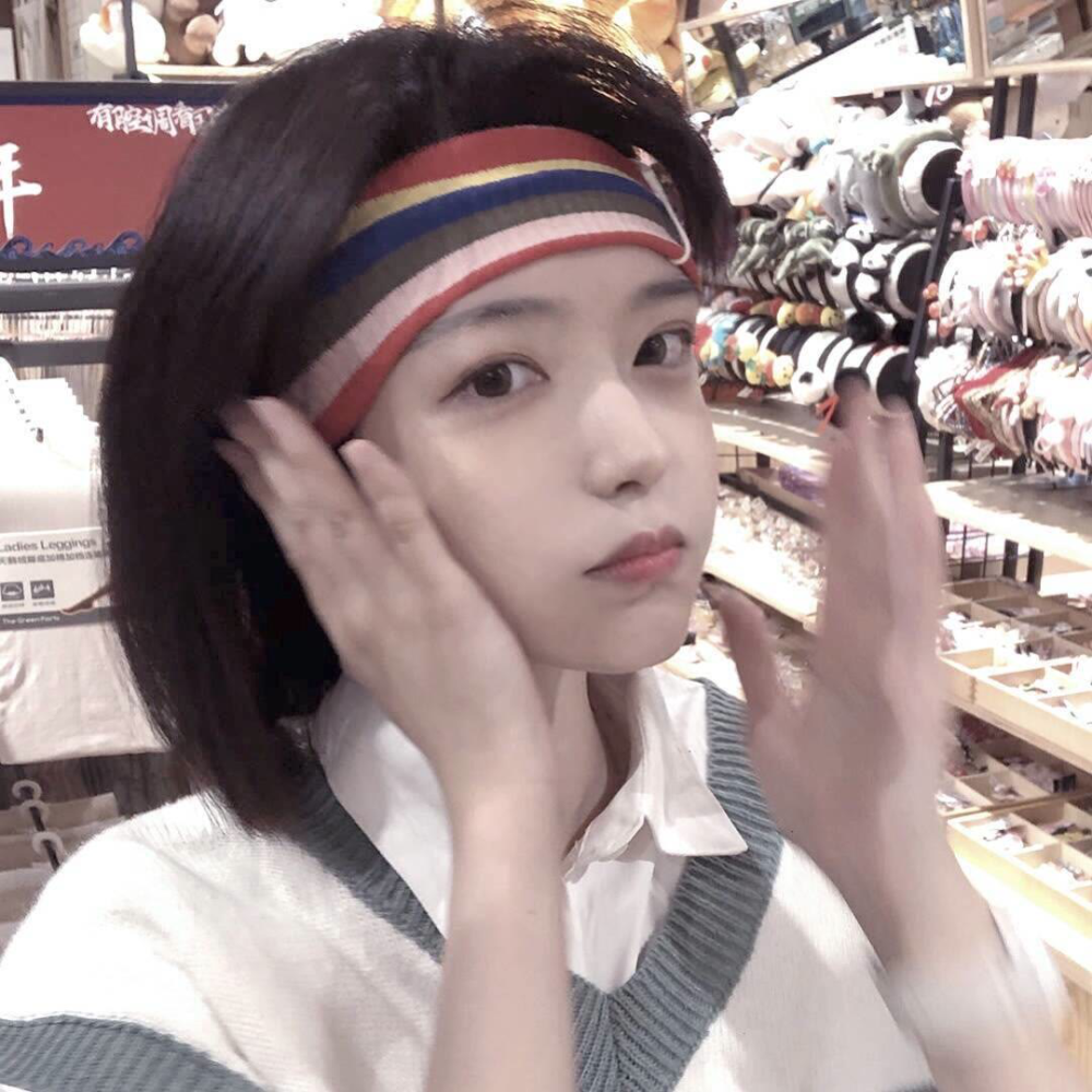 女生头像:努力的变成大人,却没发觉丢失了单纯!