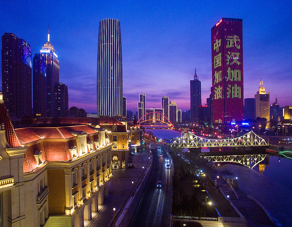 全国多处地标建筑元宵亮灯,为武汉加油!为中国加油!