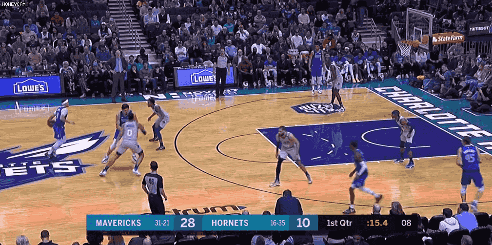 客场挑战黄蜂的比赛中,塞斯-库里迎来大爆发——全场比赛他三分8投6中