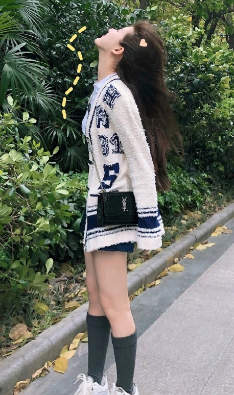 这样看来赵露思才是娱乐圈里隐藏的"腿精"吧,这双腿都快和杨幂有一拼