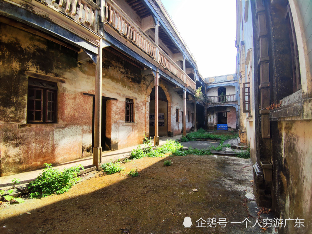 探访:广东郁南一幢民国建筑,弃于路边,免费参观感受