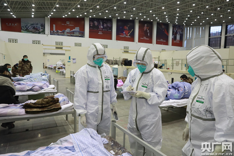 武汉最大方舱医院正式投入使用