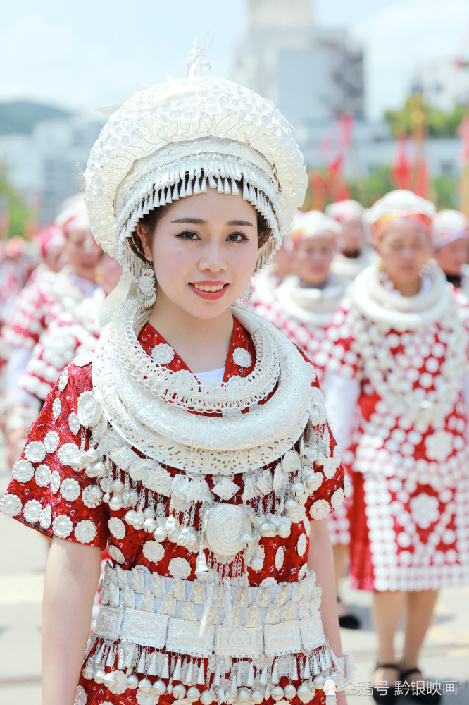 美女如云——记中国苗族姊妹节