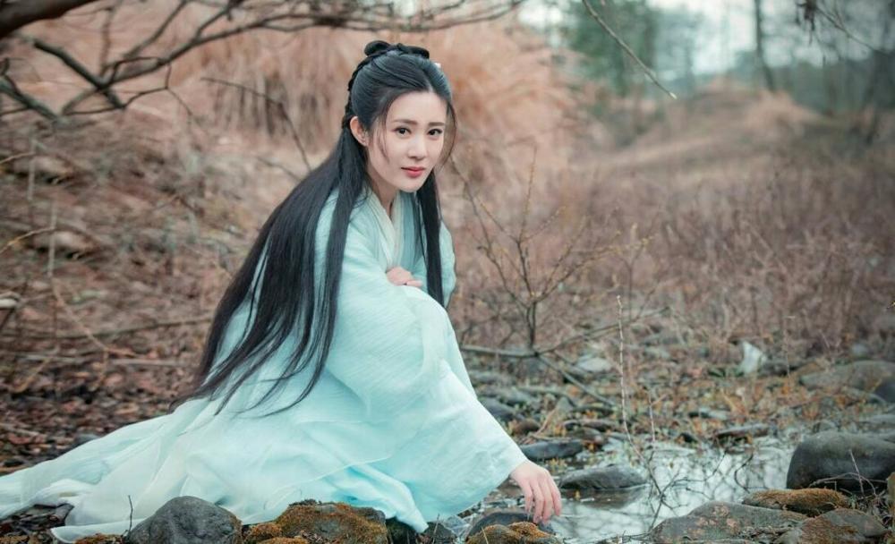 她从小经历家庭变故,凭"西施"成古装女神,如今早已无人能识