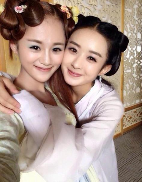 别管杨幂的发际线了,跟她对戏的女演员鼻子都