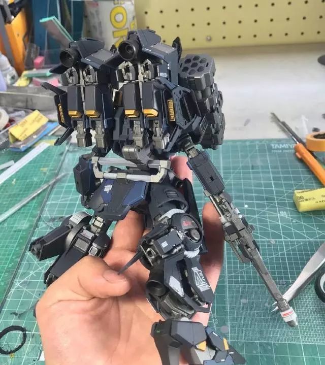 模玩控:全装备重火力型银色子弹