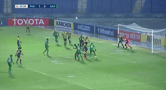 gif看亚冠:夺冠二号热门开门红,韩国人读秒绝平!队友竖起大拇指