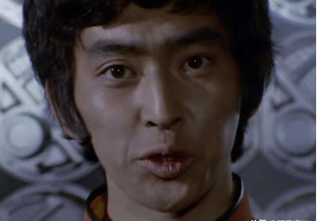 奥特曼人间体的职业都有什么?雷欧人间体是体育教练