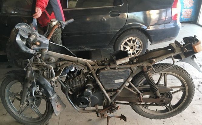 改造20年报废摩托车,破烂车变身帅气街车,全程上图