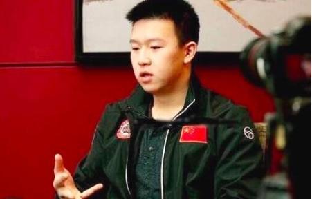 22岁英如镝近照曝光,俊朗的他被英达视如珍宝,巴图却没这个待遇