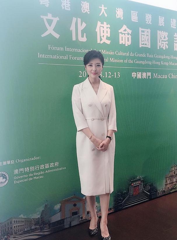 周涛真是太抗老了,51岁身材仍似大姑娘,说她31都有人信吧