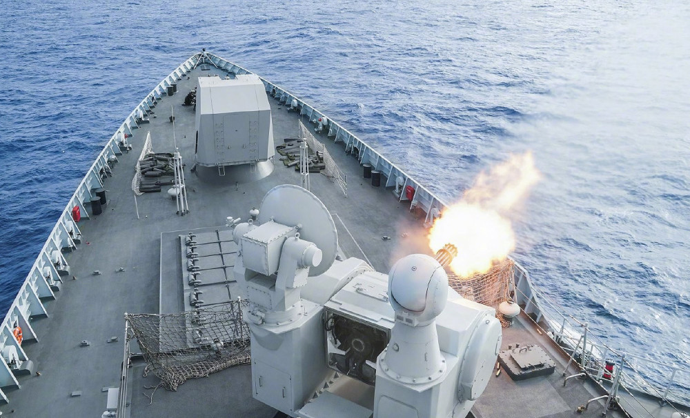 我国各型主战舰艇万发炮射击集锦,055的最科幻,最后一