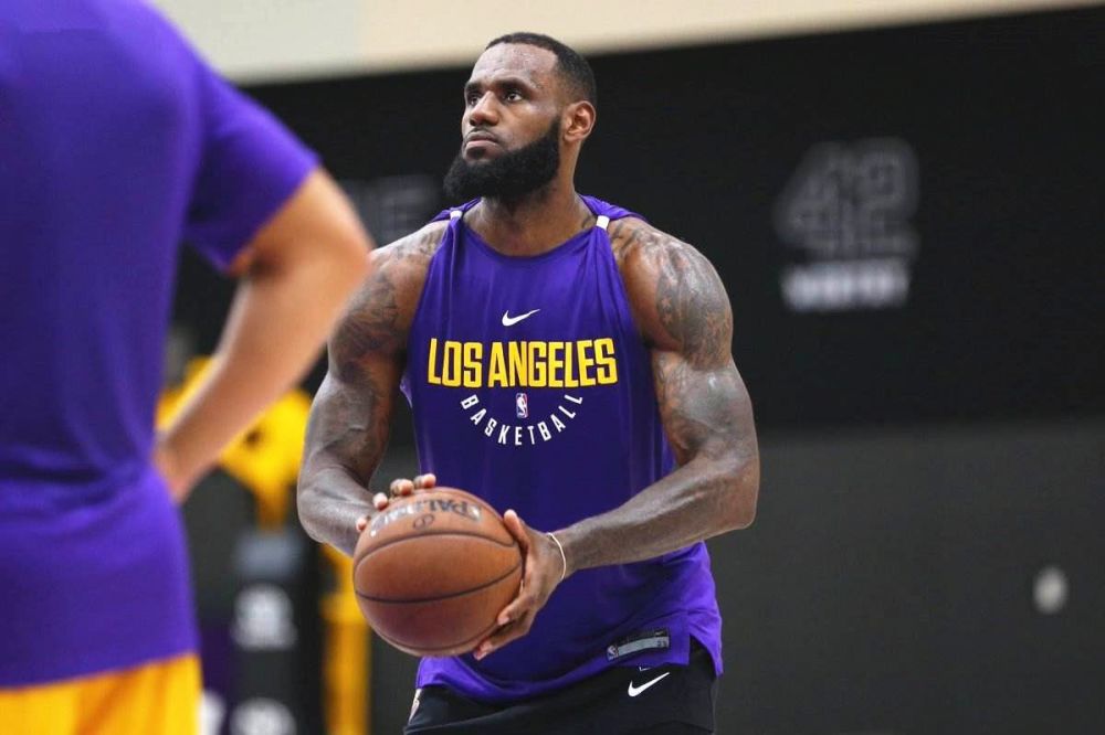 詹姆斯,勒布朗-詹姆斯,nba,湖人,篮球