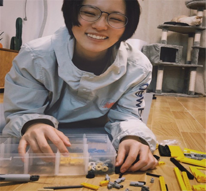 张伟送给诸葛大力的挖掘机模型是亲手拼的?并不是,他一毛钱都没花!