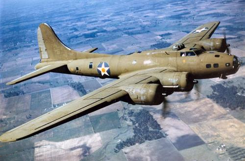 二战时的水平轰炸机跟俯冲轰炸机,它们的区别相当于机枪和狙击枪