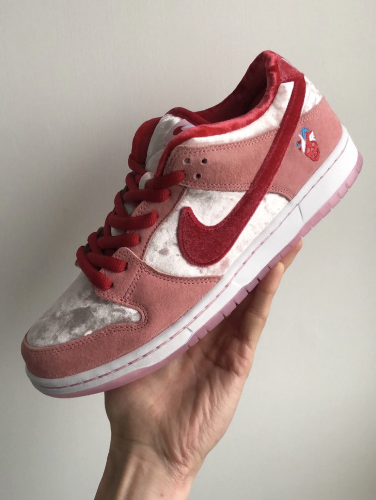 今年最好看的一双dunk 学生党的最爱?nike sb 情人节限定开箱