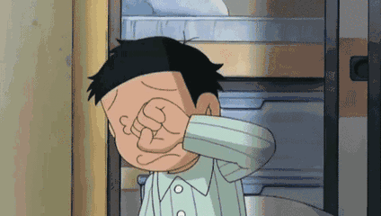 刚上完网课,男孩手指竟被抽屉咬住,动弹不得