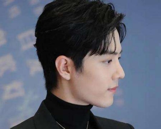 三大男星盛典上集体睡觉,肖战"神颜"自带光芒,旁边女生看呆了