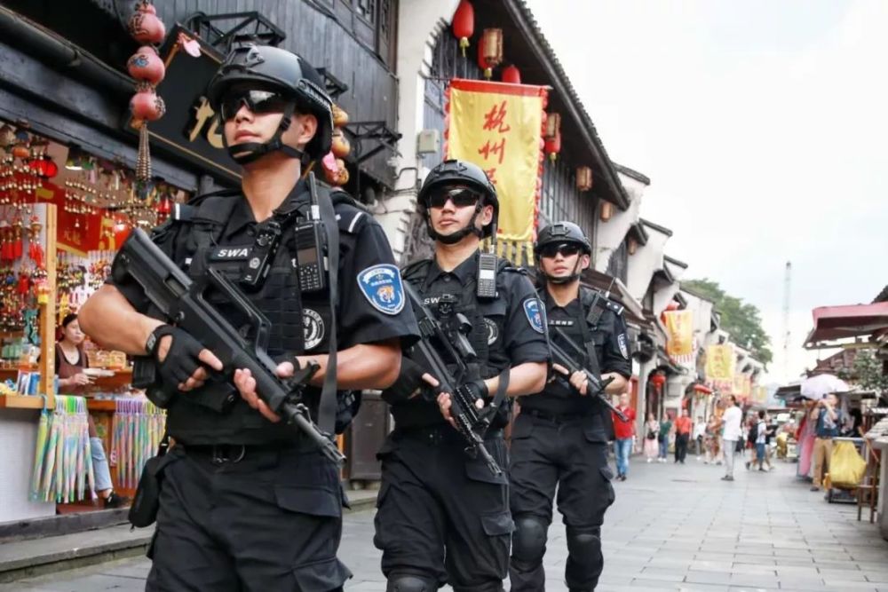 6名帅气的90后特警小伙,他们冲在战"疫"一线