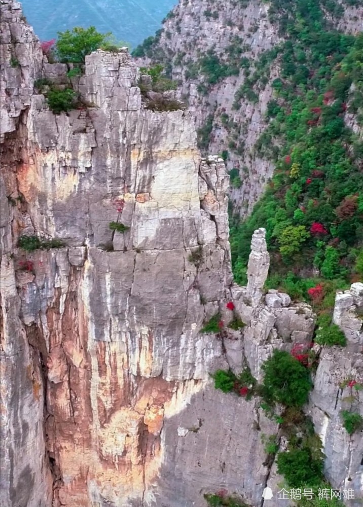 三峡神女峰不仅风景秀丽,如同仙境那般醉人!