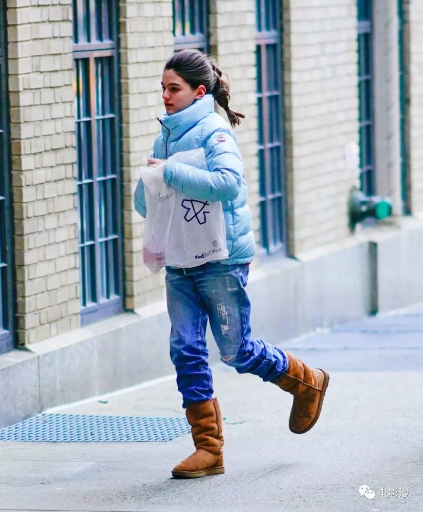 Голубой костюм UGGS лук