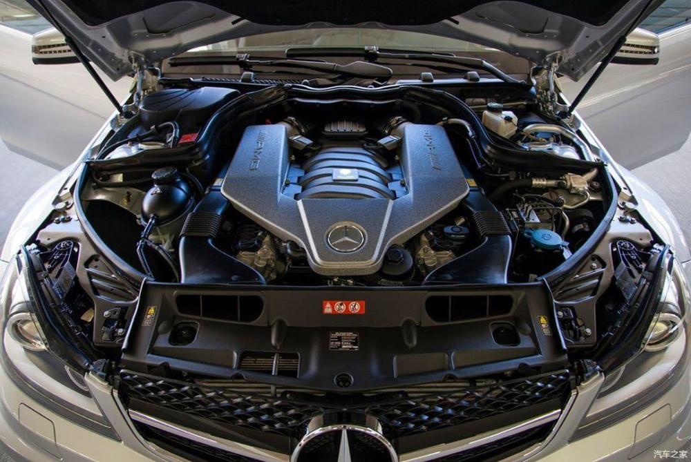 奔驰c63 amg coupe,6.2v8自吸发动机才是注入到这台车