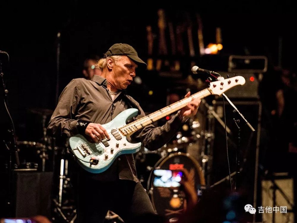贝司巫师 billy sheehan 曾差点加入范海伦