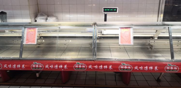 凉拌菜柜台清空.
