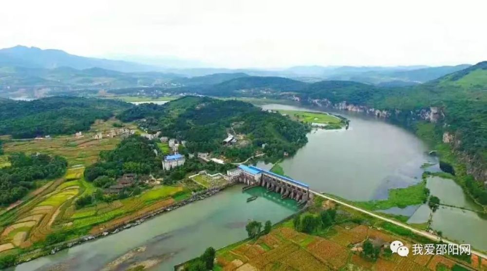 白云乡,马头桥镇及部分高桥镇和安山乡村民的必经之路,也是新宁县中部