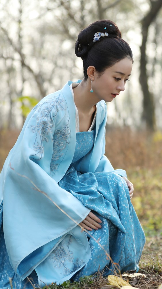 赵丽颖精美壁纸:舞一曲清流浅引,拨一首镜花空留