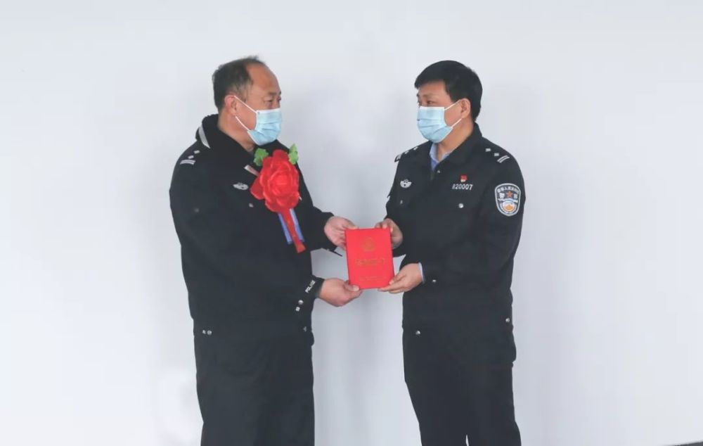 镇赉县公安局组织授奖仪式为疫情防控一线民警送奖