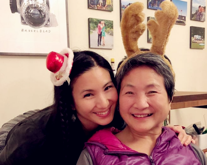 郑佩佩女儿秀性感舞姿穿着很大胆,跳高难度钢管舞展示