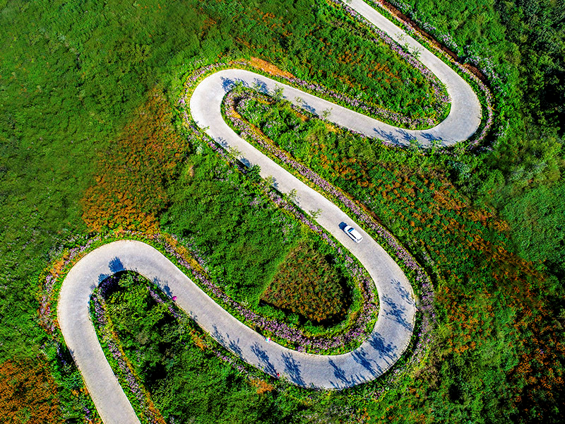 被誉为"天下第一s弯"的公路,位于中国境内,成为世界奇观!