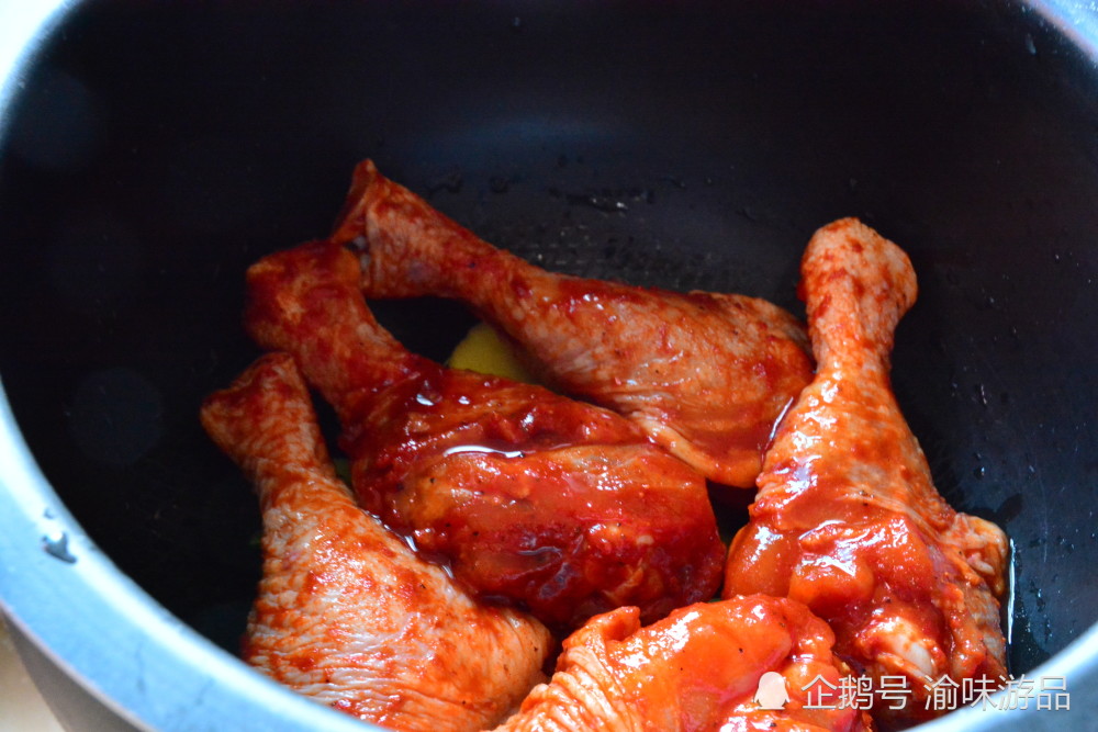 隔离家中厨具有限,如何深度使用电饭煲,焖一锅奥尔良鸡腿肉