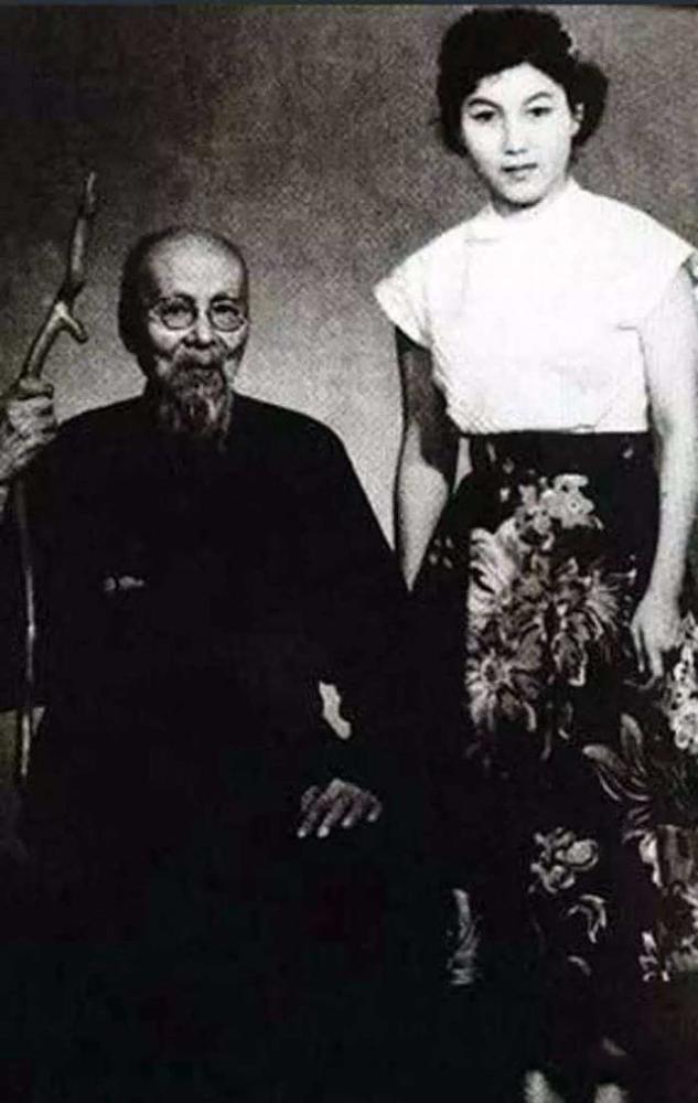 胡宝珠是齐白石的小妾,齐白石的第一任夫人陈春君死后,胡宝珠也成为