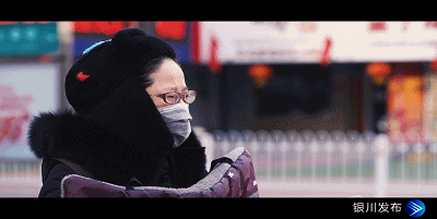 为了配合疫情防控 大多数银川人自愿选择宅在家里 往日车水马龙的热闹