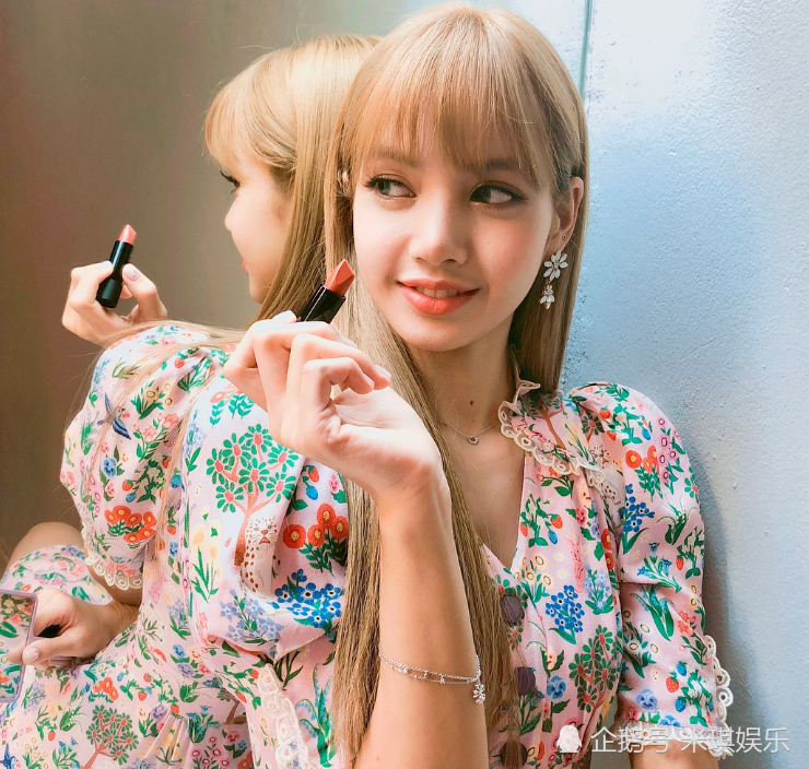 《歌手2020》奇袭者李佩玲,撞脸青你导师lisa,两人衣品都不错