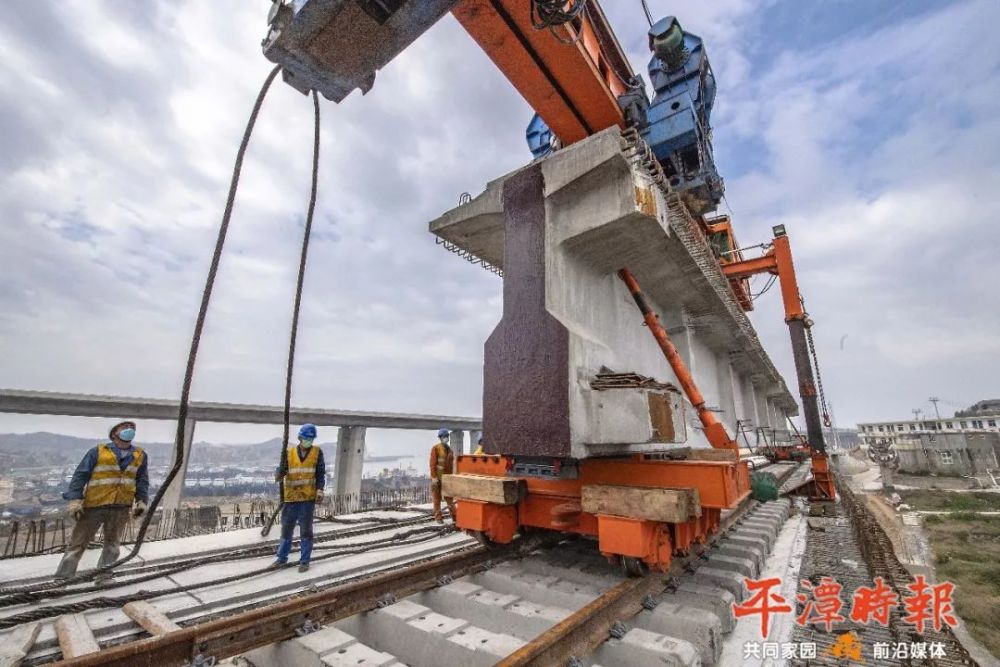 福平铁路平潭段防疫施工两不误 最后一批t型梁加快架设