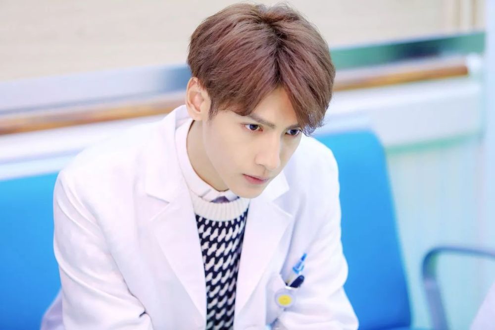 男明星演医生谁最帅?王凯上榜,肖战够帅,却都输给21岁