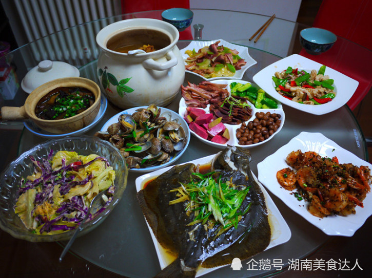 小区解封后第一天的中餐,八菜一汤晒到朋友圈,朋友:流