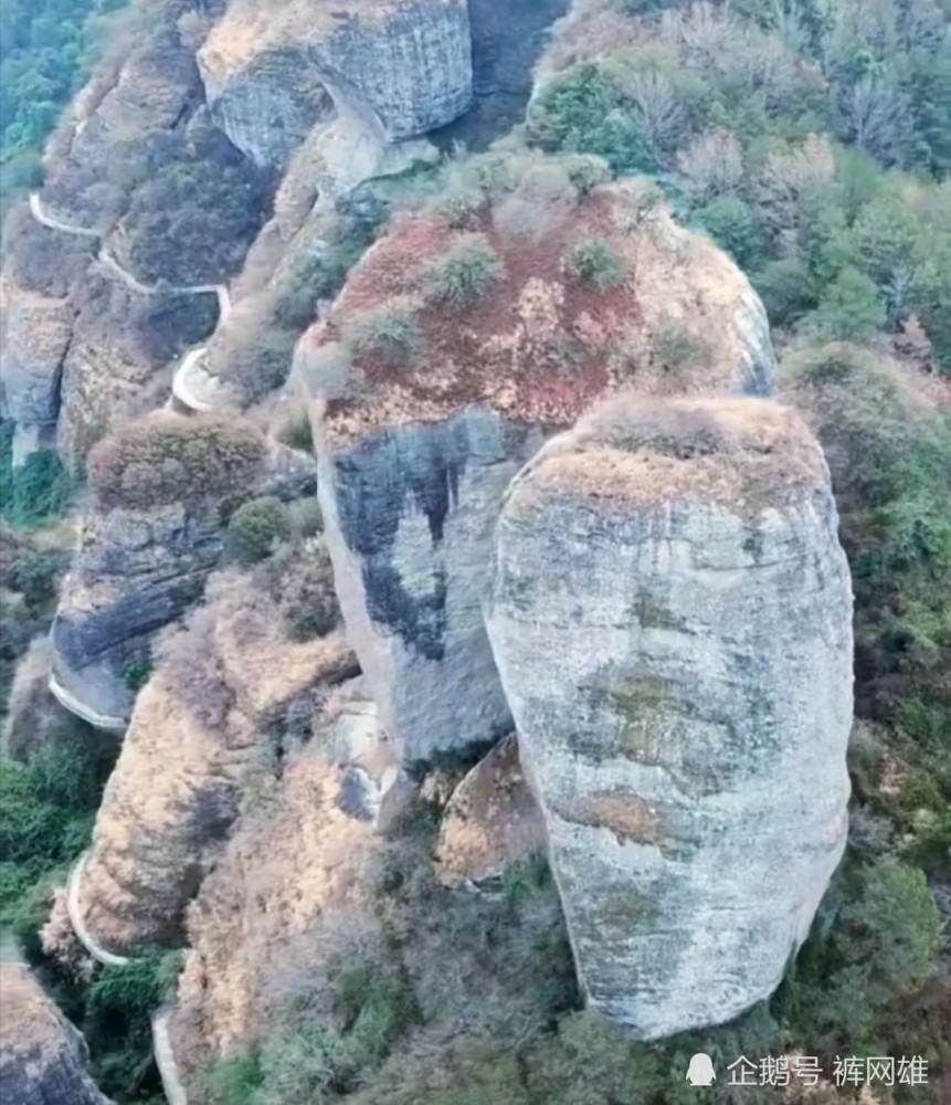 霍山不仅雄伟壮观,整体的景色令游客流连忘返!